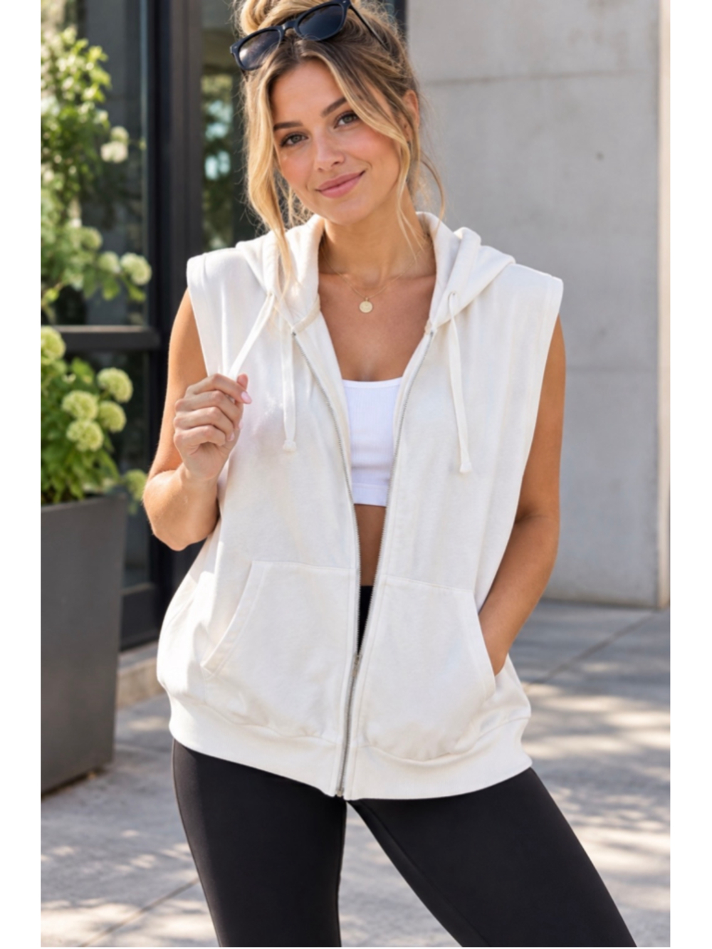 Forever 21 Women’s Oversized Sleeveless Zip Hoodie Vest White Large
